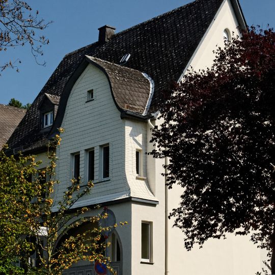 Konrad-Adenauer-Promenade 19