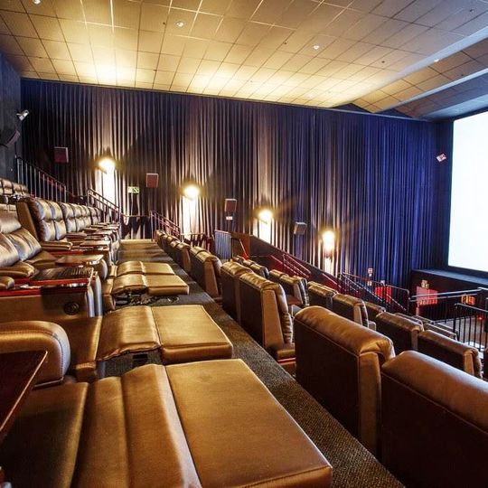 Cineflix Aurora Shopping