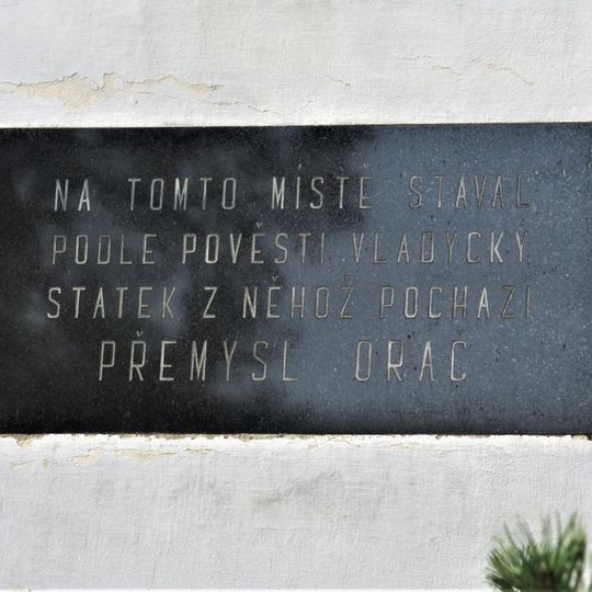 Pamětní deska Přemysla Oráče na domě 24 ve Stadicích