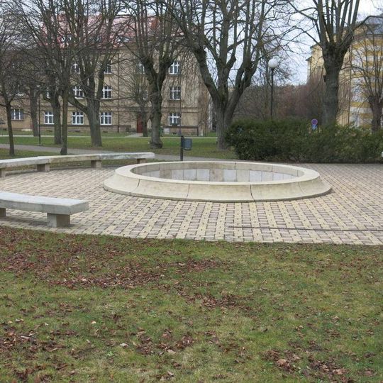 Kašna u Obchodní akademie v Turnově