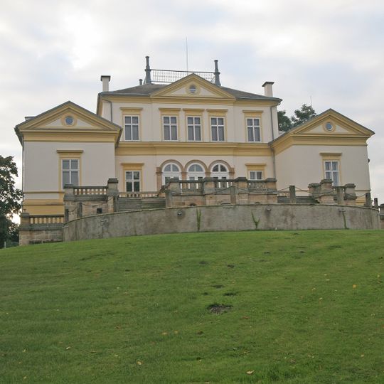 Dobřenice Castle