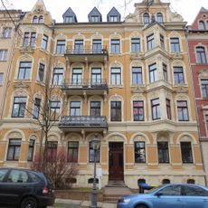 Mietshaus in geschlossener Bebauung mit Vorgarten Eulitzstraße 4