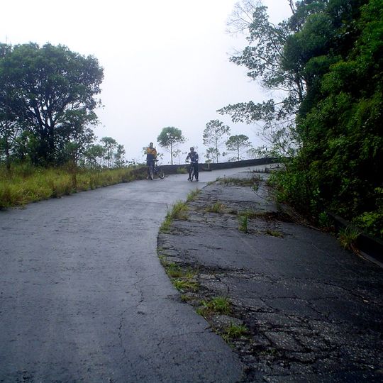 Estrada de manutenção da Ecovias
