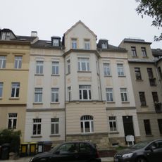 Mietshaus in geschlossener Bebauung mit Vorgarten Schiersandstraße 36