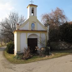Kaple ve Straňovicích na návsi