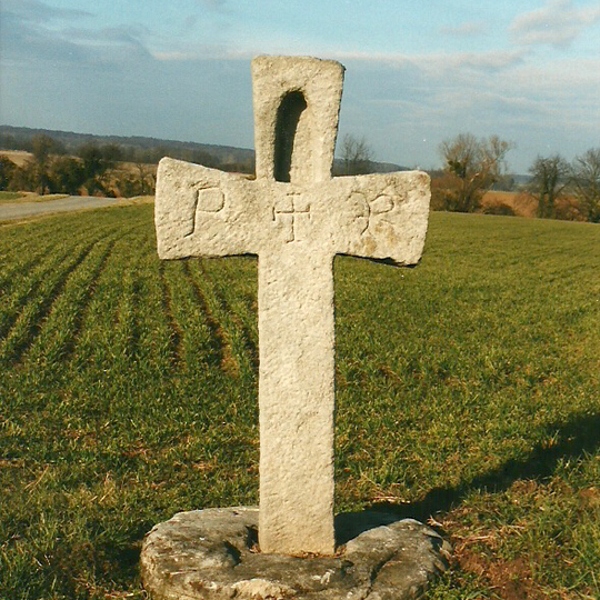 Croix de l'entrée Nord de Frasne-les-Meulières