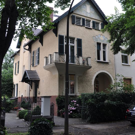 Hohenzollernstraße 8