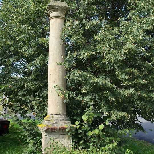 Sloup se sochou sv. Jana Nepomuckého v Úněticích