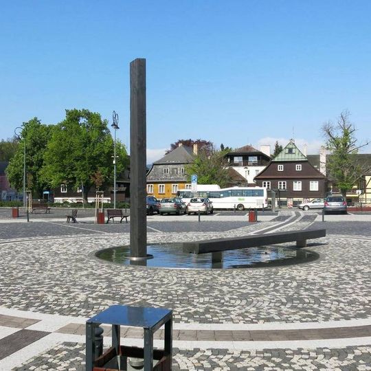 Kašna na náměstí Míru v Novém Boru