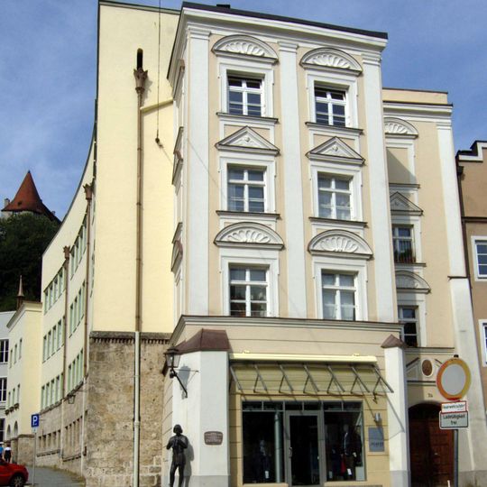 Ehemaliges Stadthaus der niederbayerischen Herzöge, jetzt „Hans-Stethaimer-Schule“