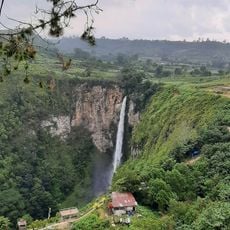 Sipisopiso Waterfall