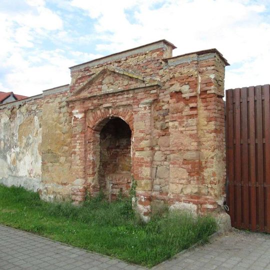 Kaplička v Úhercích ve východní části návsi