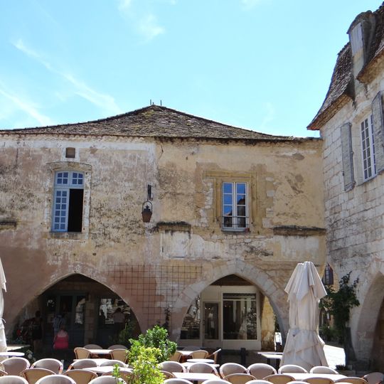 Maison d'angle à couvert, 12 place des Cornières, 18 rue Saint-Jacques