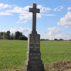 Kříž u cesty jižně od Čikova