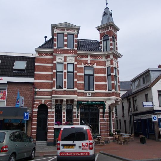 Winkelwoning annex banketbakkerij