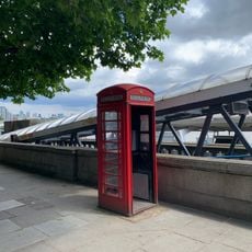 K6 Telephone Kiosk By Hungerford Bridge