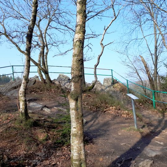 Unteres Perlenbachtal mit den Felsbildungen der Teufelsley, Engelsley, Bromelsley und Pferdeley