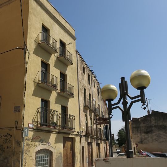 Ca Montserrat Cuadrada i el molí de la Costa de Portal Nou