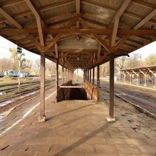 Wiata peronowa III na peronie 2