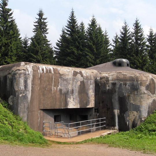R-H-S 76 U lomu casemate