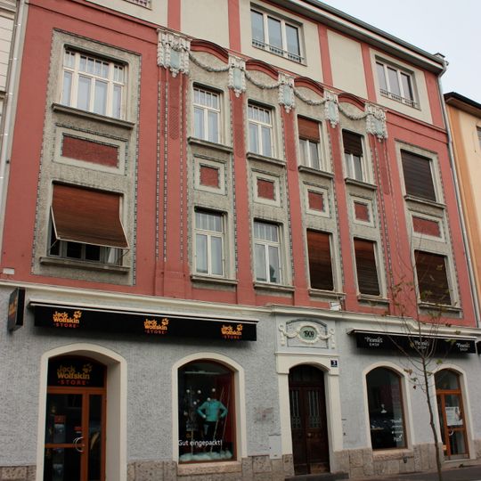 Wohn- und Geschäftshaus