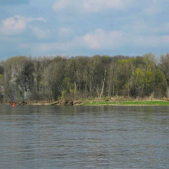 Einzeldenkmal der Sachgesamtheit Schloss, Schlosspark und Rittergut Gauernitz: Gedenksäule auf einer Gauernitzer Elbinsel