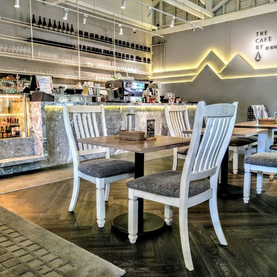 The Cafe by Xiang Yang Ming Shan