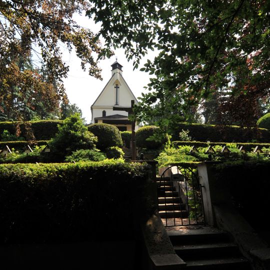 Schwesternfriedhof mit Gruftkapelle Lechner und Kreuzweg