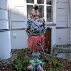 Sculptures Giesebrechtsstraße 12