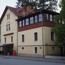 Rittergut Liegau (ehemals); Gasthof „Silberdiele“ mit angrenzender Stützmauer Rödertalstraße 71 (ehemals Hauptstraße 71)