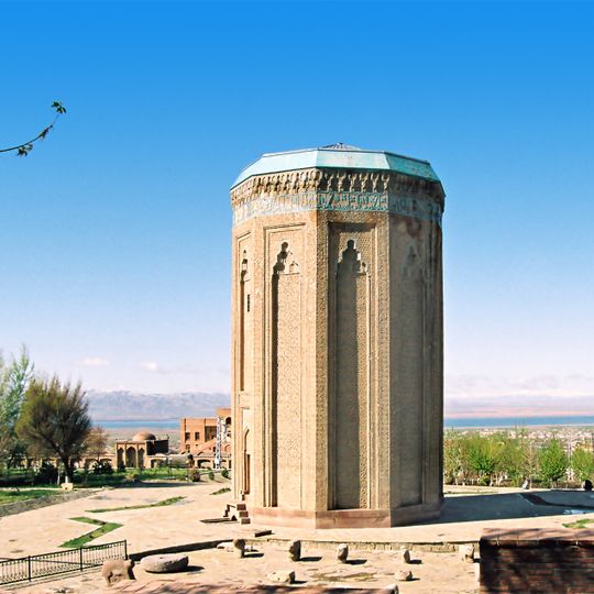 Mausoleo di Momine Khatun