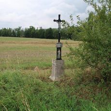 Kříž u silnice západně od Hostomic