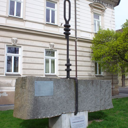 Pomník chmelniční kotvy a Antonína Mohla v ulici Na Valích v Lounech