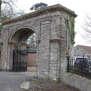 Triumphal arch gateway to Hazelgrove House
