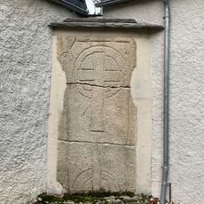 Einzeldenkmale der Sachgesamtheit St. Ursula-Kirche und Kirchhof Auerswalde: Kirche (mit Ausstattung) und Kirchhofsmauer sowie auf dem Kirchhof 10 Soldatengräber für Gefallene des 1. und 2. Weltkrieges, Grabmale und Erbbegräbnisse für Anna und Go