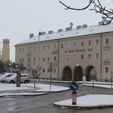 Dr.-Karl-Renner-Hof