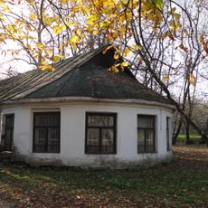 Служебный корпус у Передних ворот — второй корпус на Псарном дворе (Измайлово)