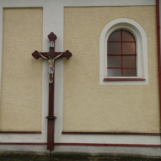 Kříž u kostela v Zadním Chodově