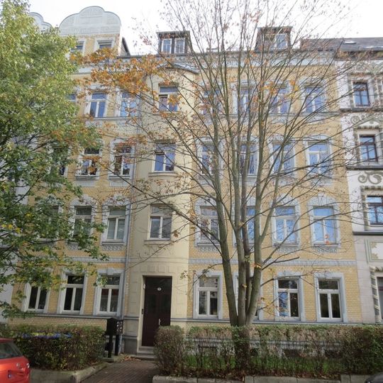 Mietshaus in geschlossener Bebauung mit Vorgarten Altendorfer Straße 9