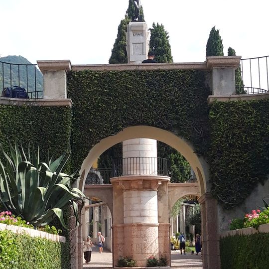 Arch of the Guest