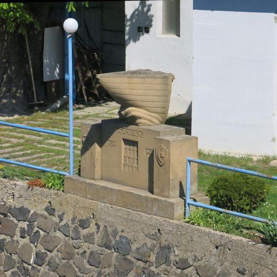 Pomník veslařů u mostu Veslařů v Lounech