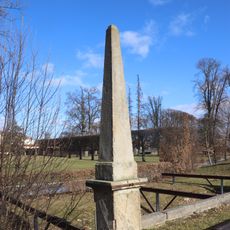 Obelisk v zámeckém parku v Jaroměřicích nad Rokytnou