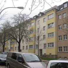 Mietshauszeile in geschlossener Bebauung mit Vorgarten Hilbersdorfer Straße 34; 36; 38