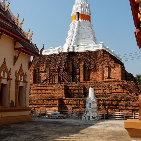 Wat Phra Pathonnachedi Wora Viharn