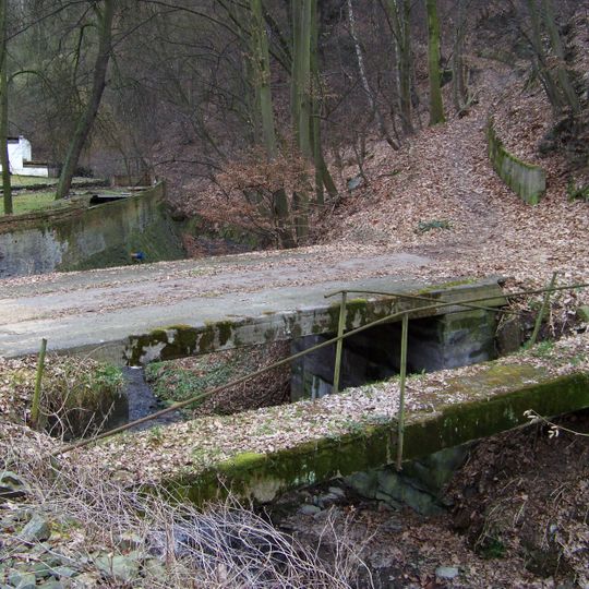 Můstek a lávka přes Podmoráňský potok na příjezdové komunikaci k čp. 174 a 175 v Podmoráni
