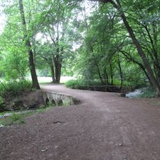 Tříobloukový most cesty v Tichém údolí přes Únětický potok