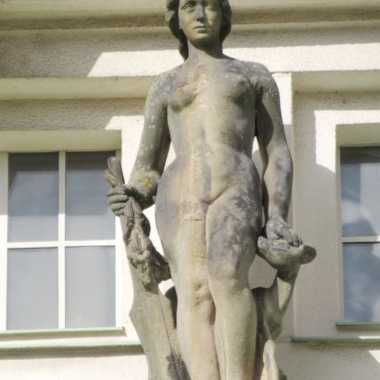 Sochy alegorií Sázavy a Berounky na průčelí Podolské vodárny