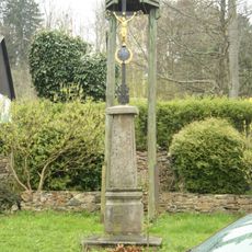 Pamětní kříž na návsi v Javoří u Podolí