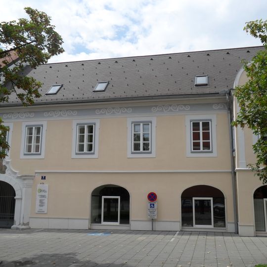 Wohn- und Geschäftshaus