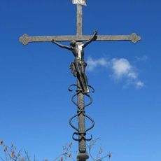 Sloup s křížkem v severní části Volenic